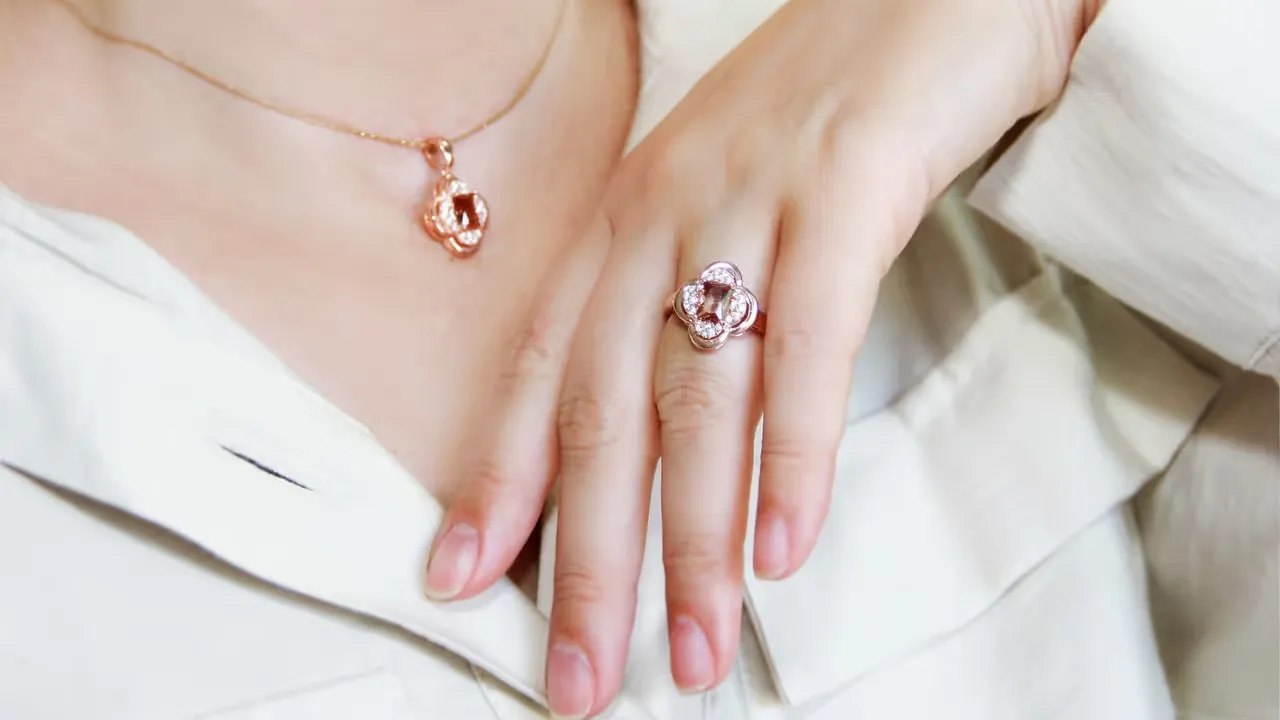 Berättelser och minnen i smycken